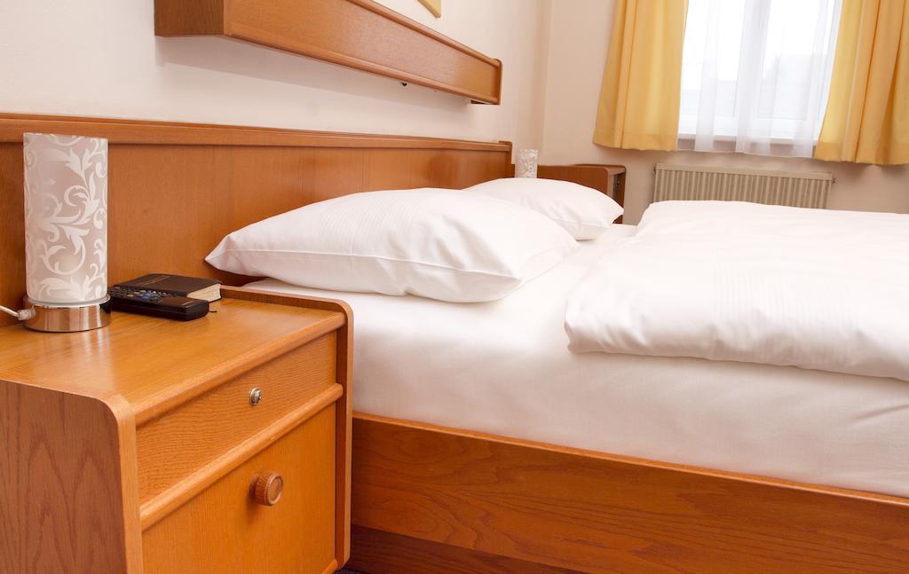 Hotel zur Sonne Korneuburg Zimmer foto