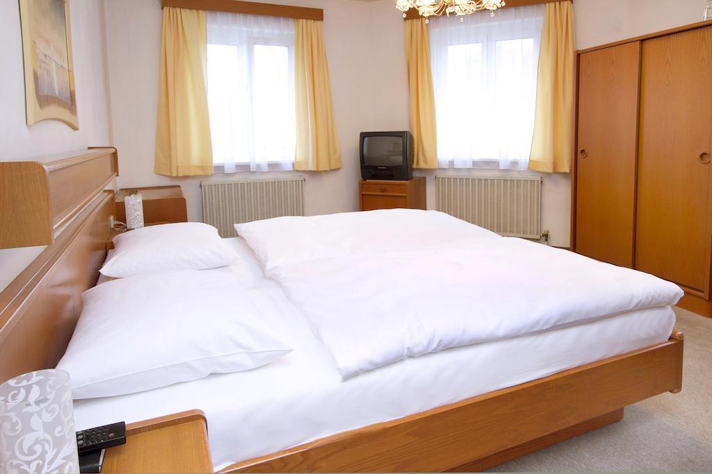 Hotel zur Sonne Korneuburg Zimmer foto